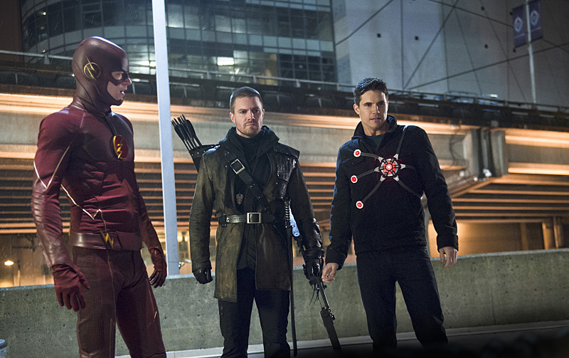 The Flash -- "Rogue Air" -- Image FLA122B_0161b -- Pictured (L-R): Grant Gustin as Barry Allen / The Flash, Stephen Amell as Oliver Queen / Arrow and Robbie Amell as Ronnie / Firestorm -- Photo: Diyah Pera/The CW -- ÃÂ© 2015 The CW Network, LLC. All rights reserved.