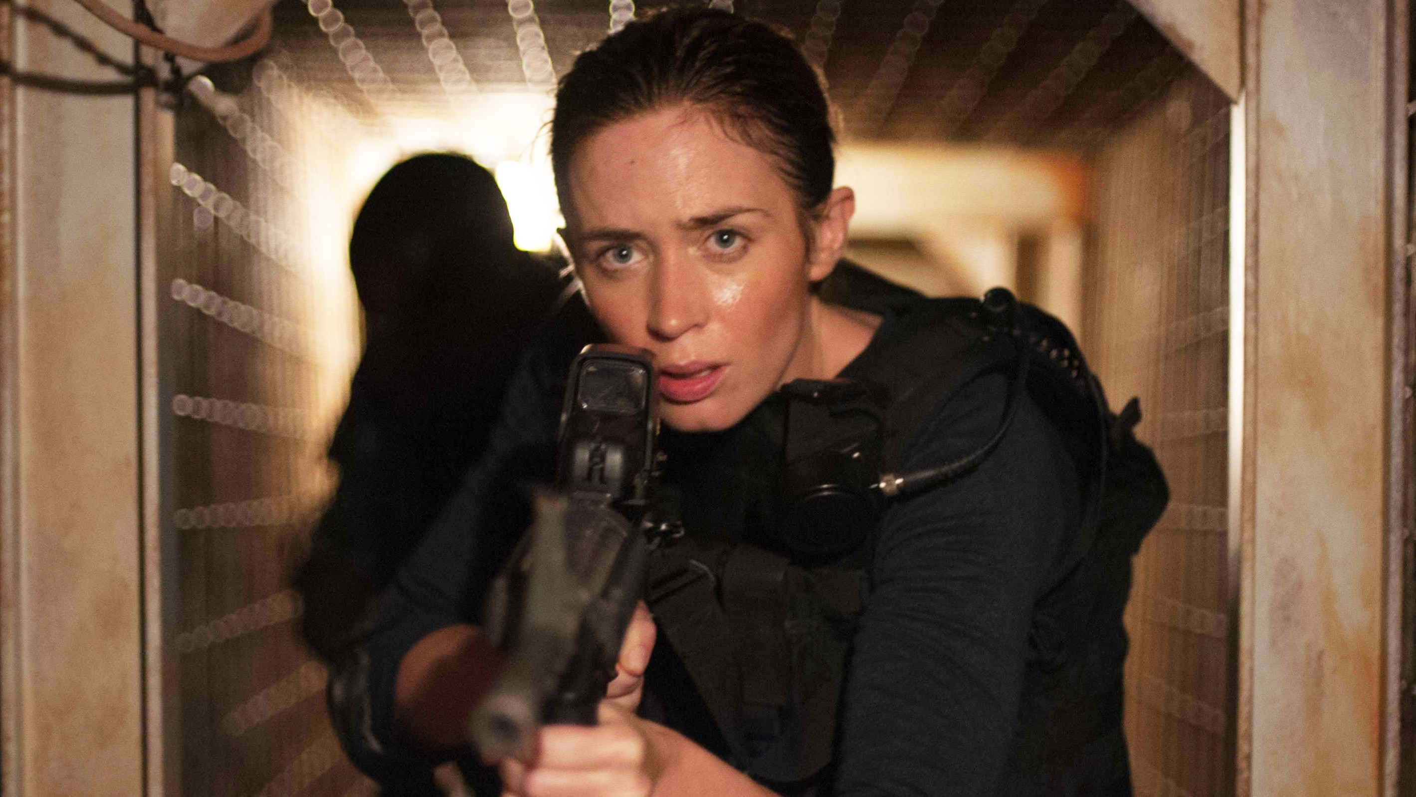 ‘SICARIO’ GIVES HARD QUESTIONS SIMPLE ANSWERS BY LAYING IT ON TOO THICK